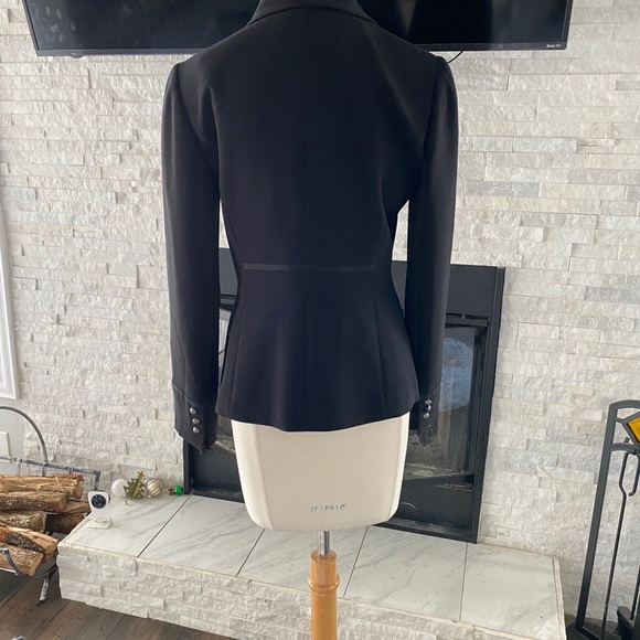 Beautiful three clasps buttoned up jacket - Picture 6 of 7